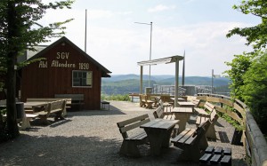 SGV-Hütte vor dem Biggeblick