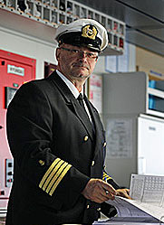 Kapitän Axel Werth. Fotos: Hapag-Lloyd