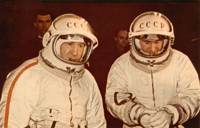 9335-9336-BELIAEV-LEONOV_spacewalk_1965 (10)of
