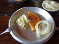 Coleslslaw und Zwiebeln whe
