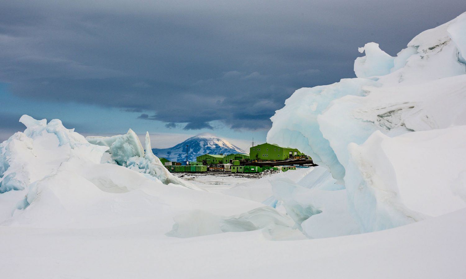 Антарктида 7 букв. Антарктида Scenic. Загадка белой стены в Антарктиде. Antarctica Geography place. Как отдыхают учёные в Антарктиде.