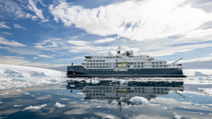 SH Hellenic F swan hellenic